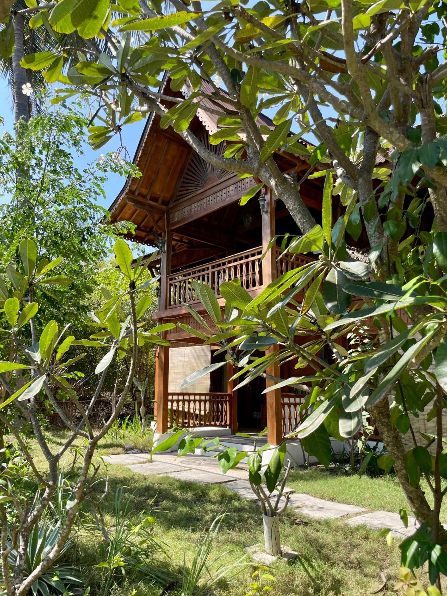The Exile Sunsetpoint Hotel Gili Trawangan Exterior photo