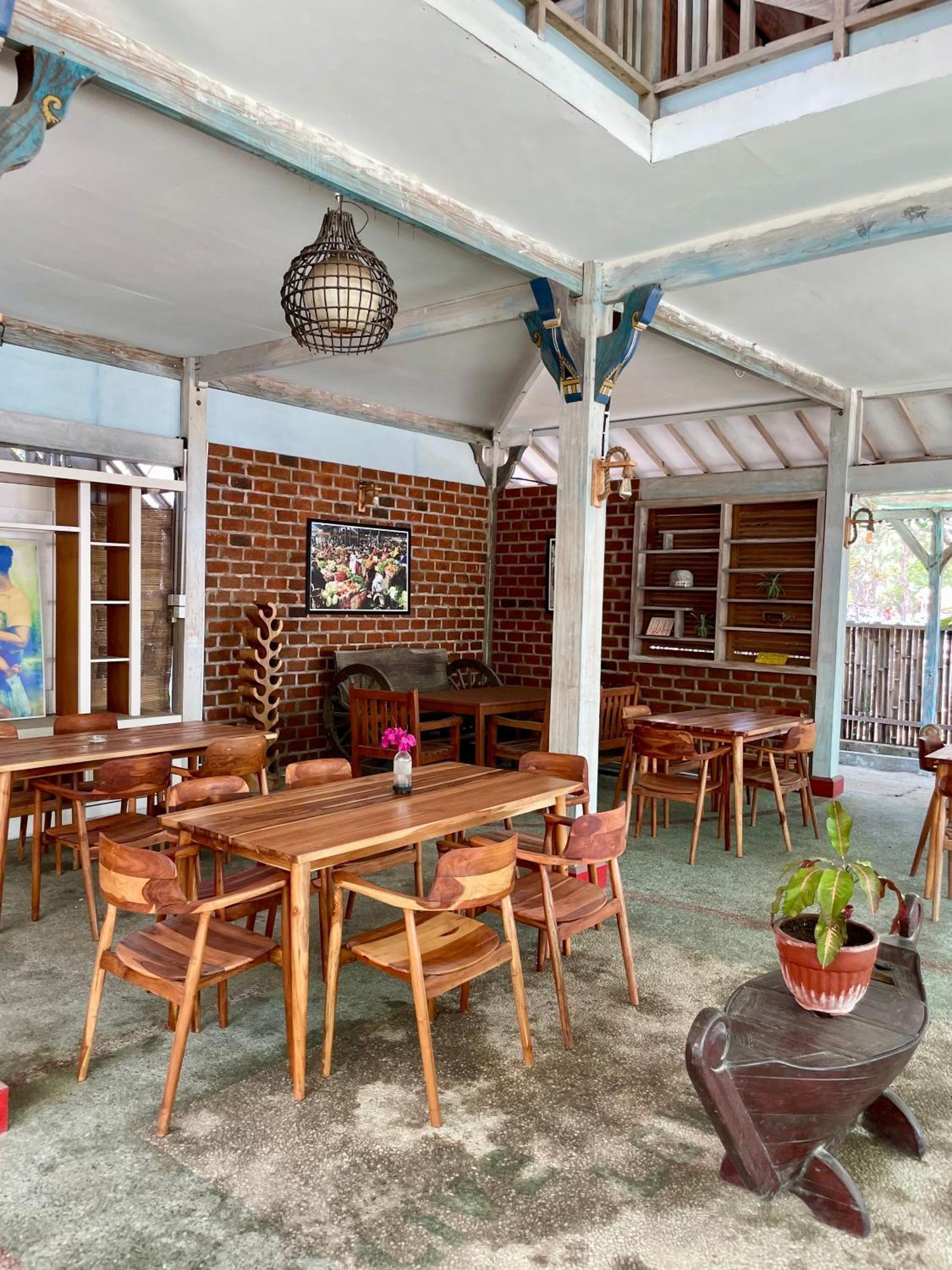 The Exile Sunsetpoint Hotel Gili Trawangan Exterior photo
