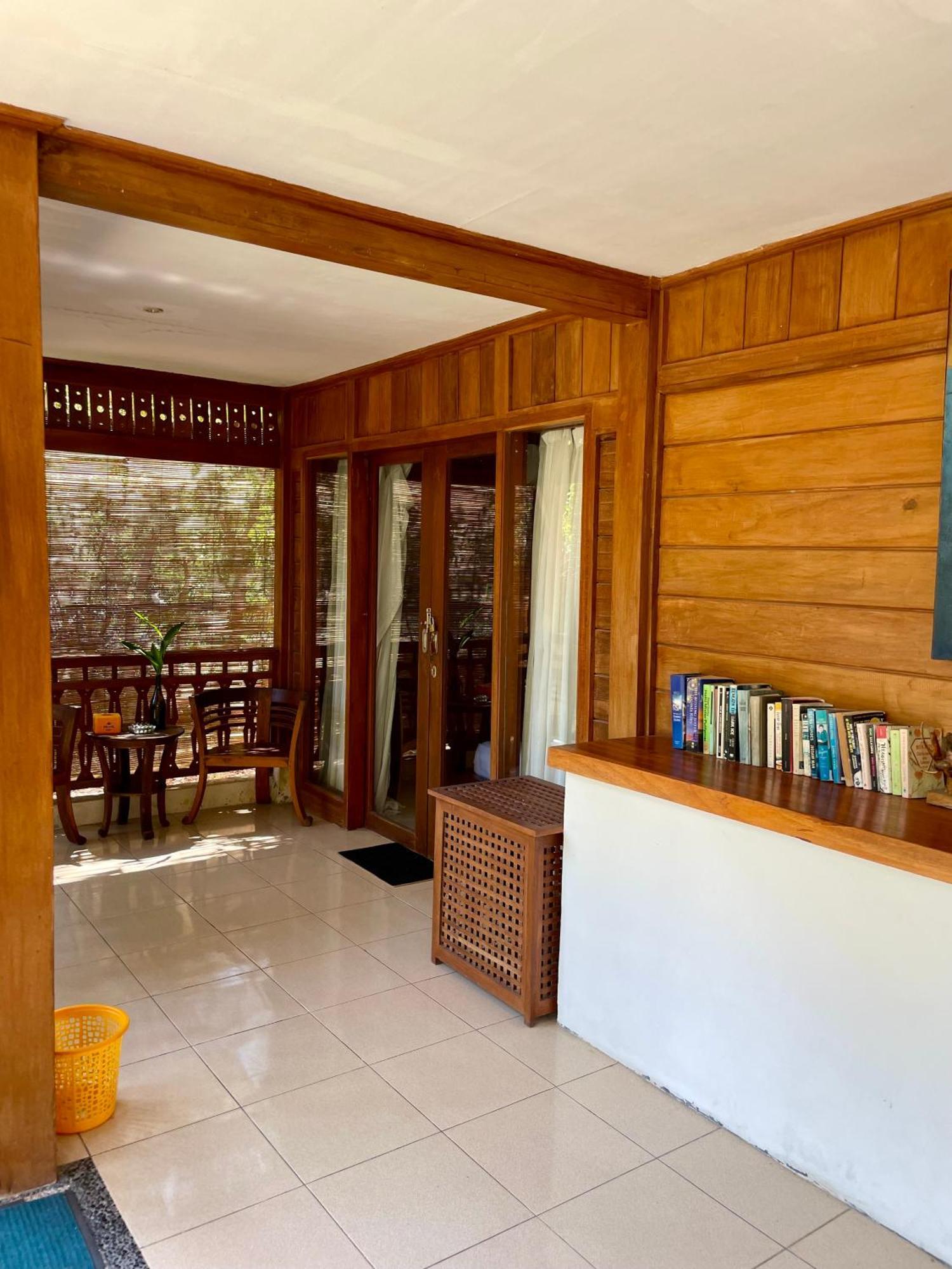 The Exile Sunsetpoint Hotel Gili Trawangan Exterior photo