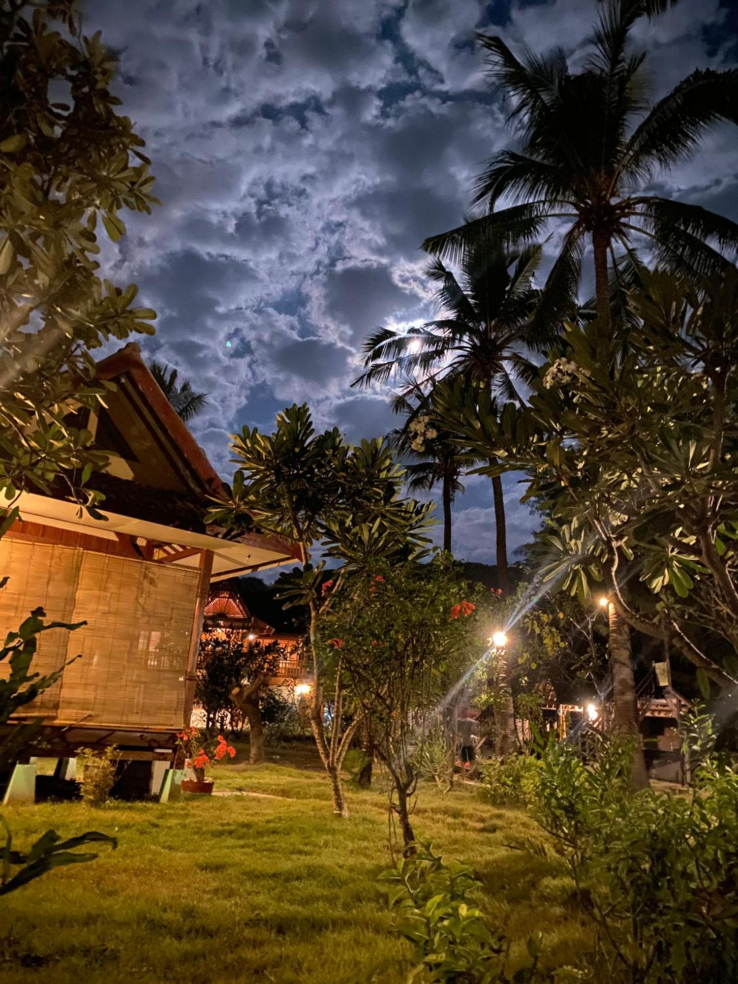 The Exile Sunsetpoint Hotel Gili Trawangan Exterior photo