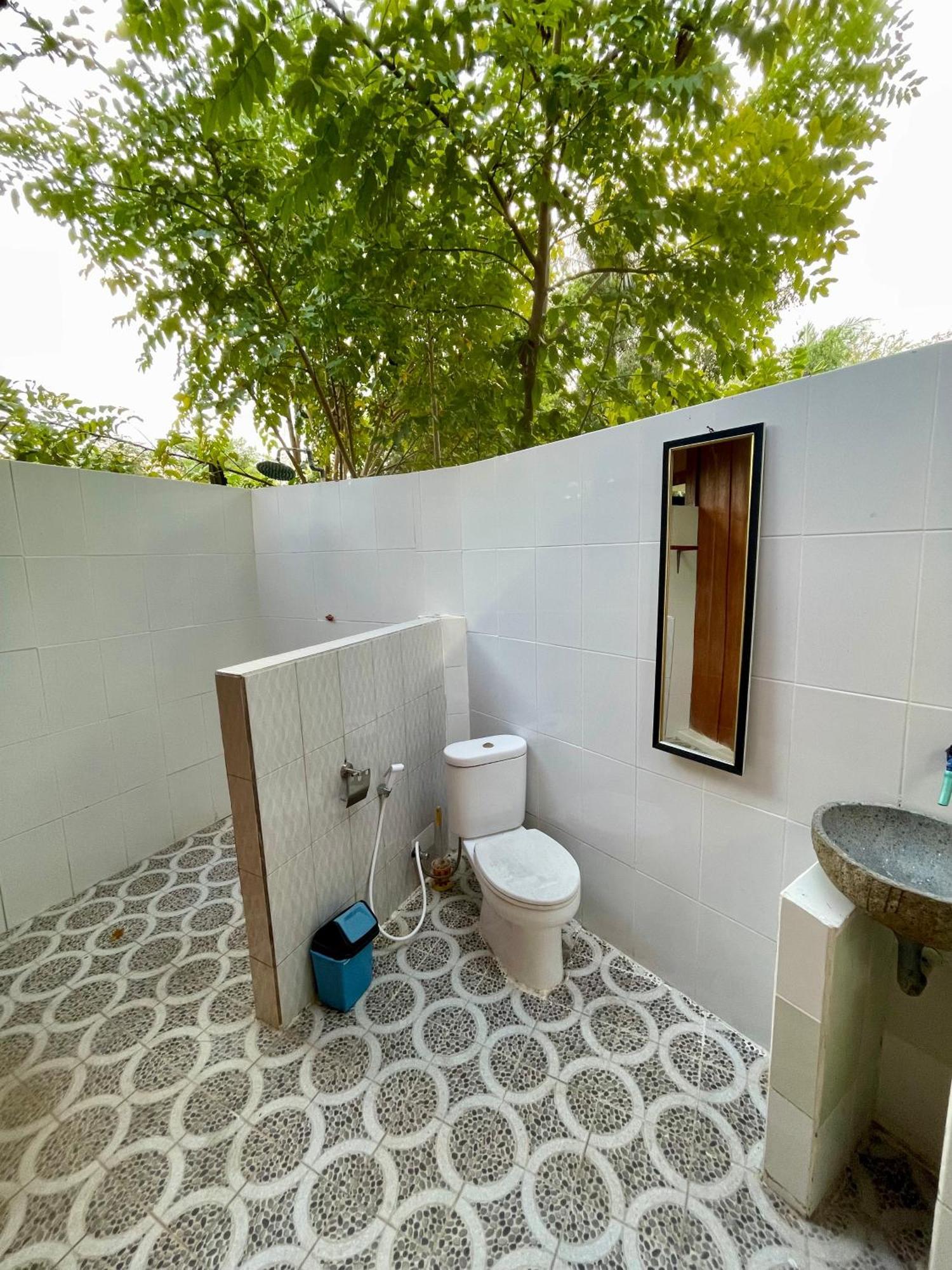 The Exile Sunsetpoint Hotel Gili Trawangan Exterior photo